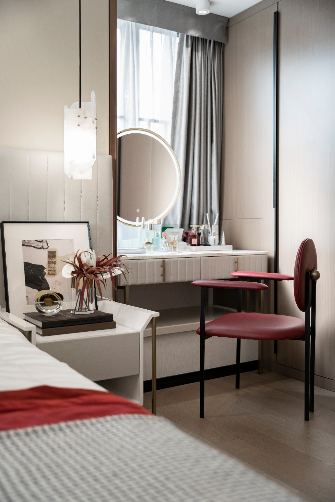現(xiàn)代輕奢風(fēng)格室內(nèi)設(shè)計(jì)家裝案例-梳妝臺(tái) 現(xiàn)代輕奢風(fēng)格室內(nèi)設(shè)計(jì)家裝案例-梳妝臺(tái)