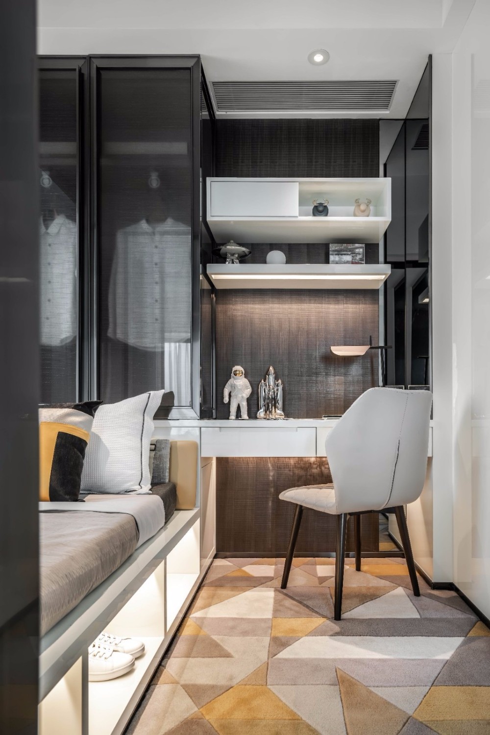 現(xiàn)代簡約風格室內設計家裝案例-次臥書桌