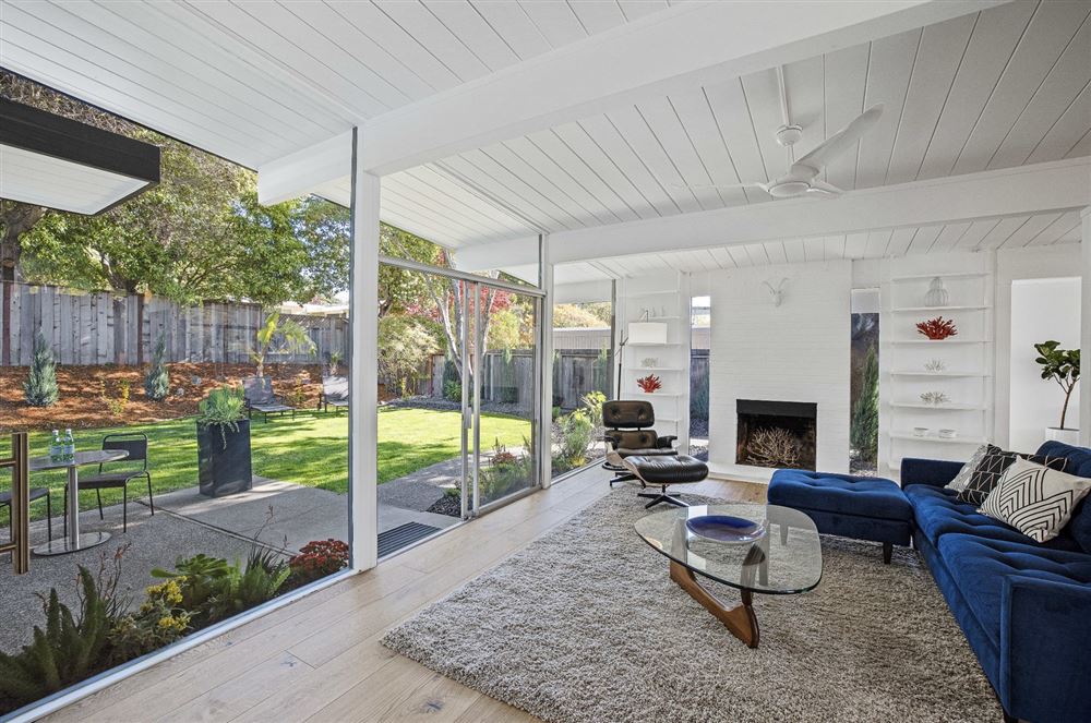 廣州市碧桂園御湖城現(xiàn)代風(fēng)格別墅裝修案例