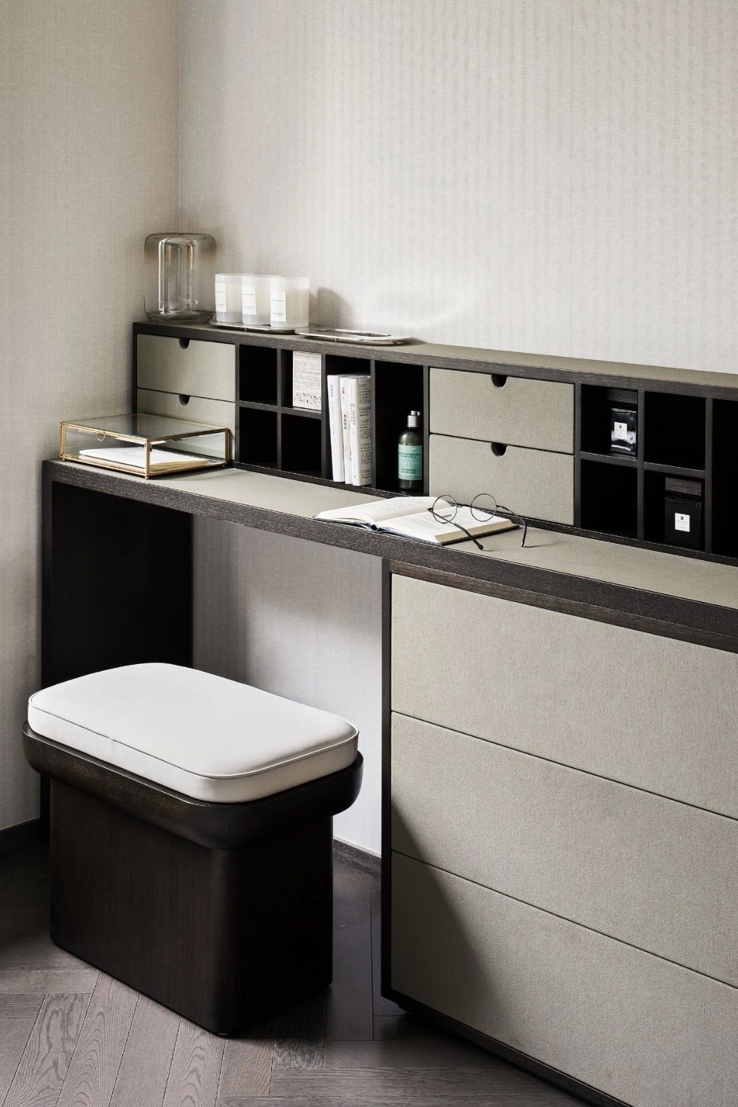 現(xiàn)代輕奢風格室內(nèi)設(shè)計家裝案例-書桌