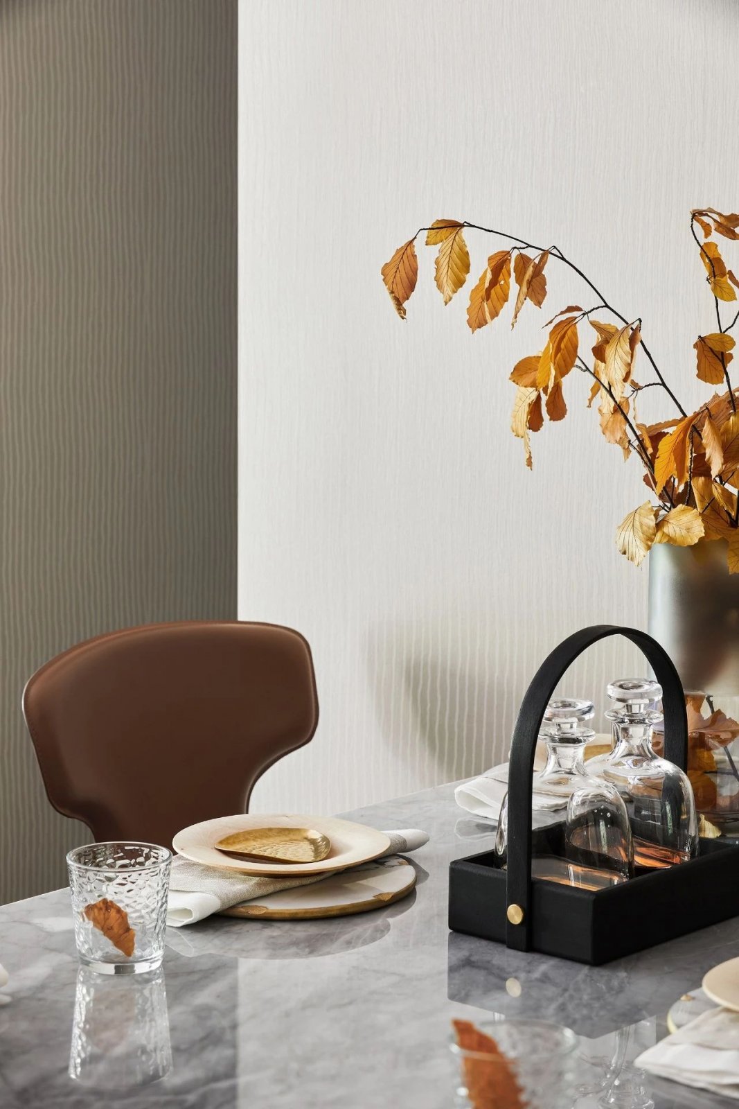 輕奢簡約風(fēng)格室內(nèi)設(shè)計(jì)家裝案例-餐廳餐桌